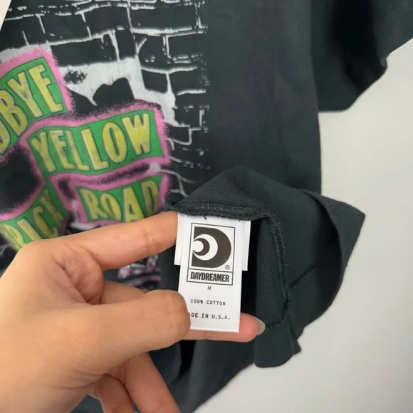 Daydreamer Medium NEW Elton John Goodbye Yellow Brick Road T-Shirt Grey - Picture 4 of 7